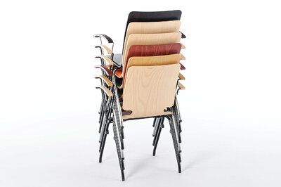 Stapelarmlehnstühle mit Sitzpolster